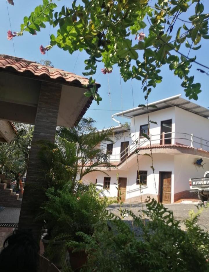 Hotel El Pez Dorado Rio Dulce Town Esterno foto